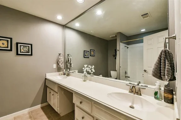 restroom 3